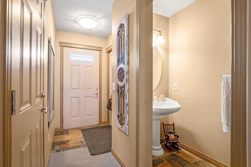 49 Spring Meadows Bay — photo 2