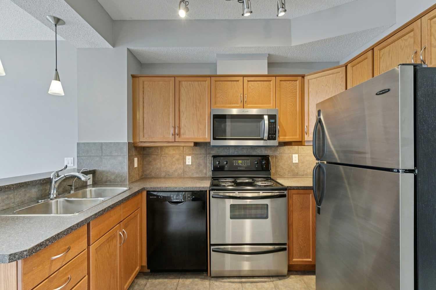 14, 133 Rockyledge View NW — photo 3
