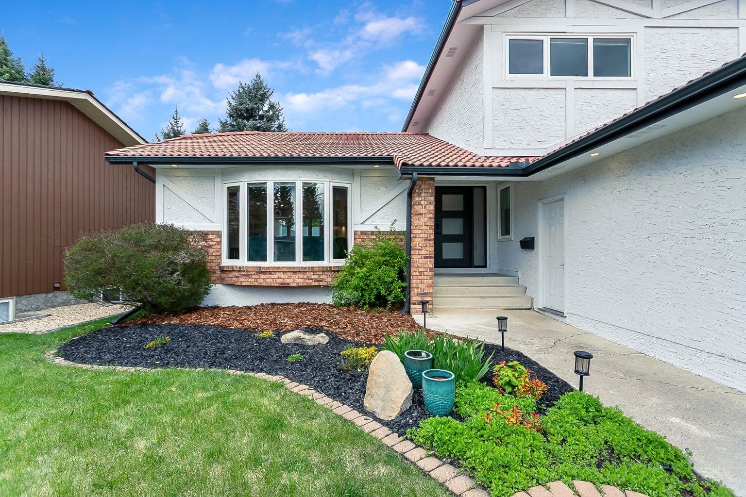 75 Woodacres Crescent SW — photo 2