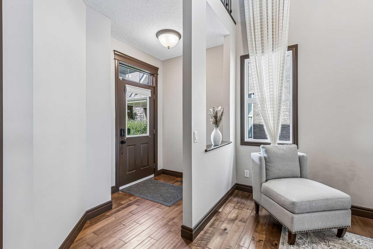 12 Mahogany Heath SE — photo 4