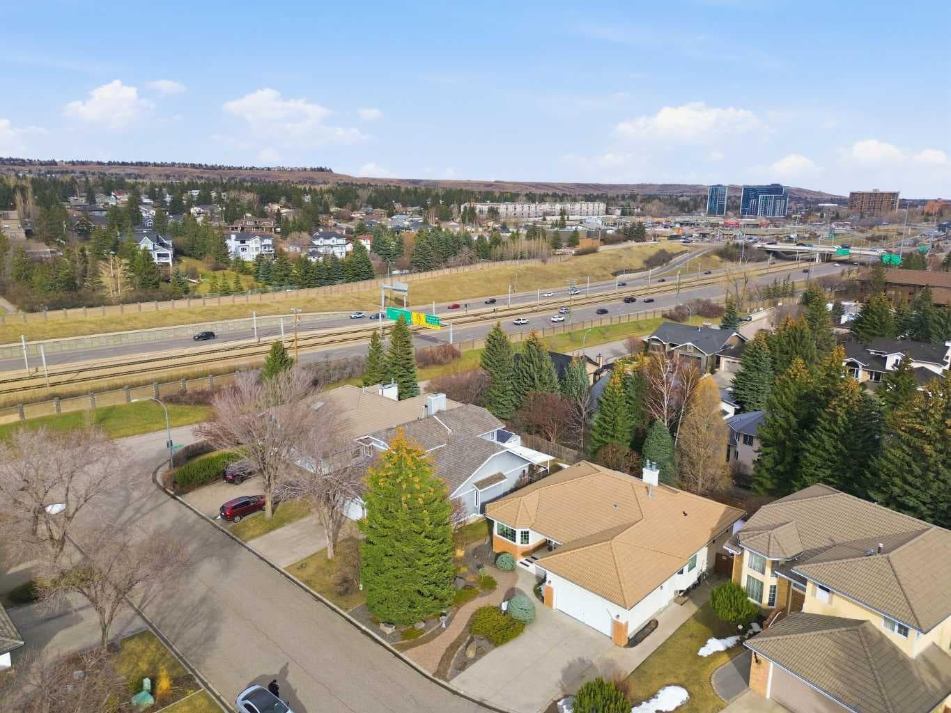 240 Varsity Estates Terrace NW — photo 3