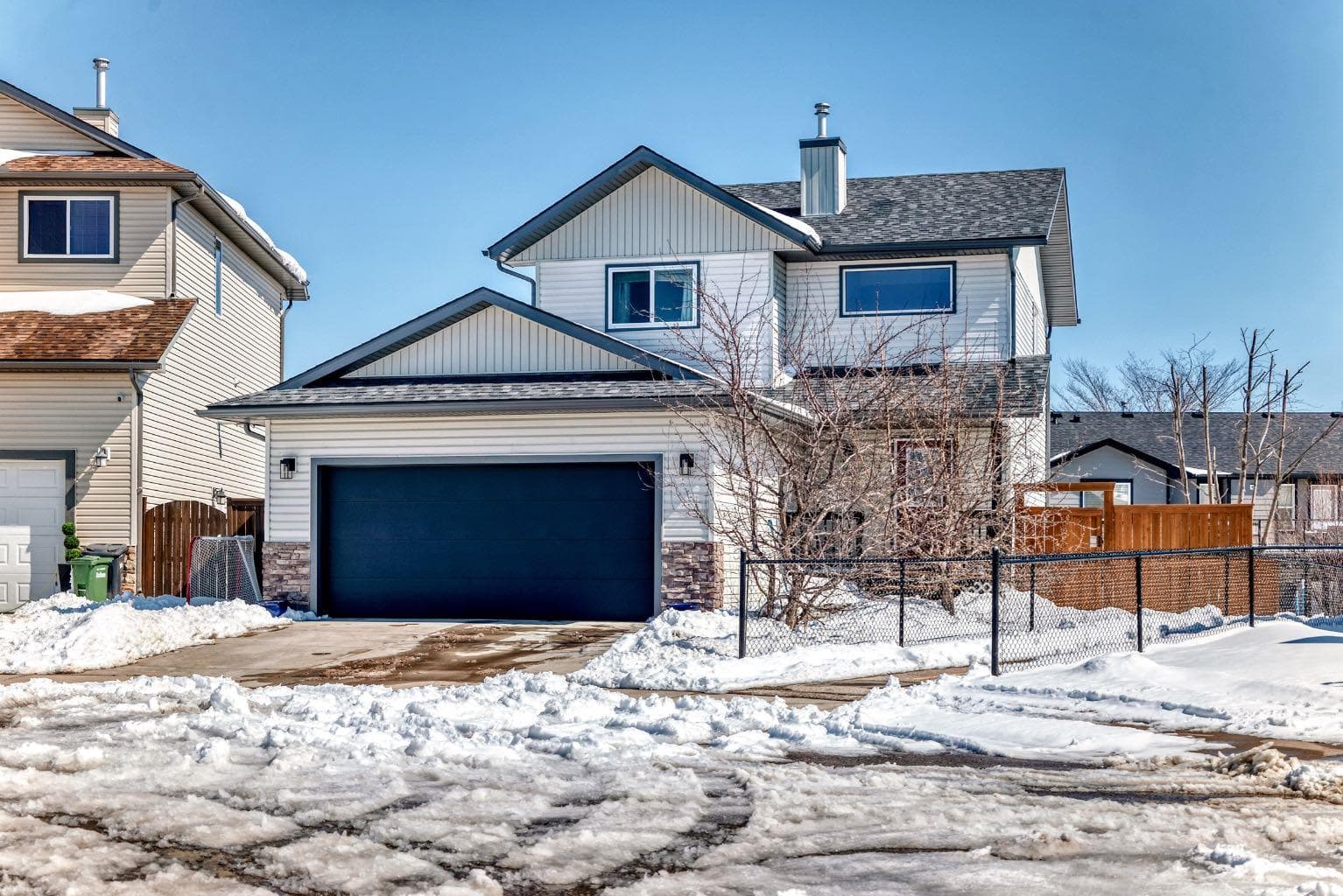 220 Hillcrest Court — photo 1