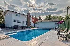 420 Whitehorn Place NE — photo 1