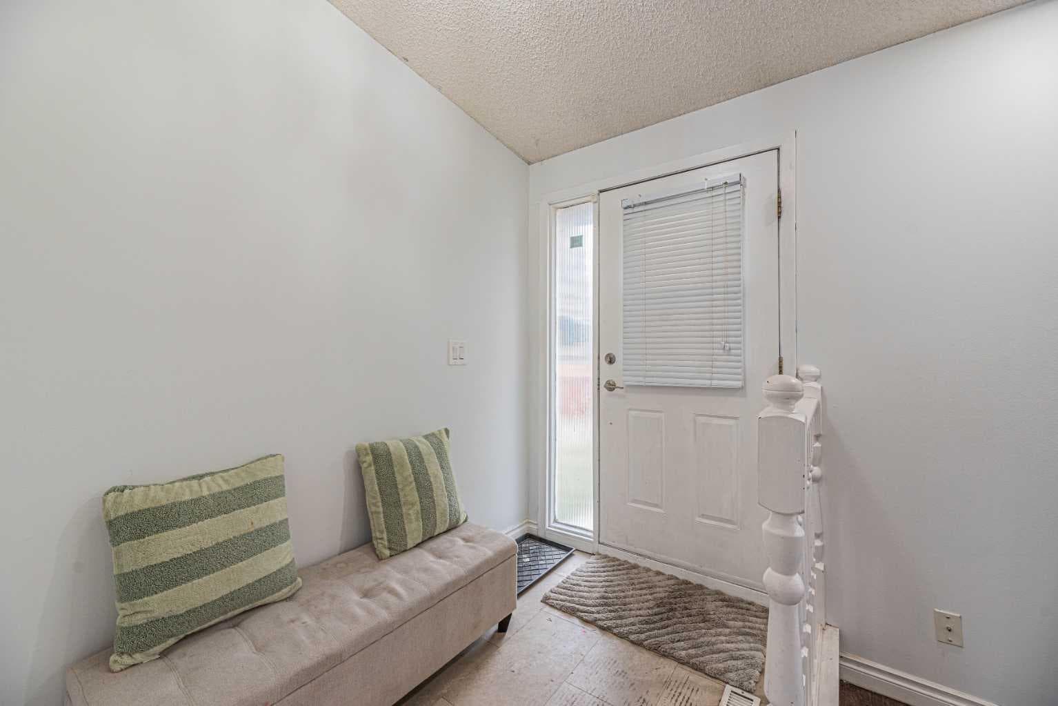 64 Castledale Crescent NE — photo 4