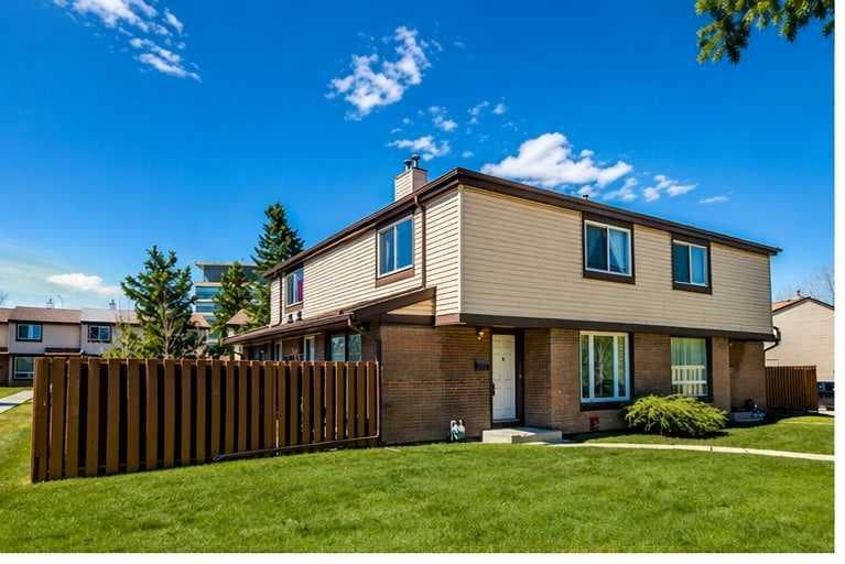 Row/Townhouse in Rundle