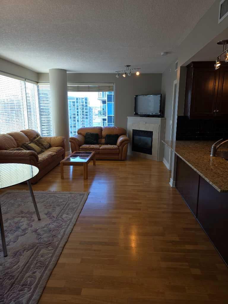 2208, 910 5 Avenue SW — photo 5