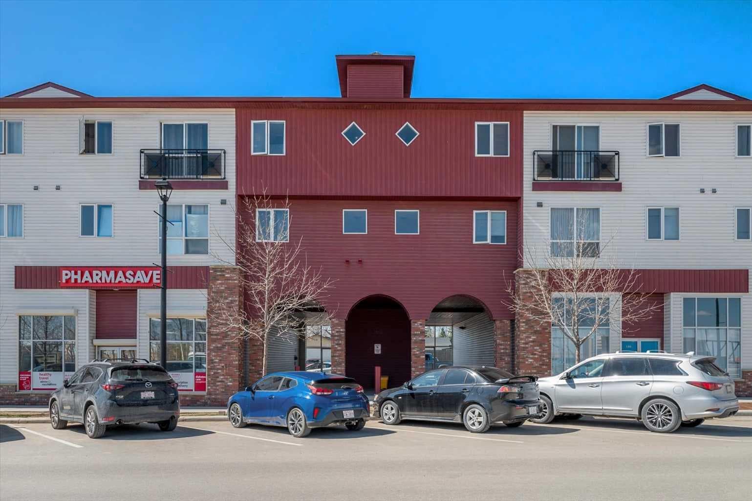 214, 1010 Railway Street — photo 1