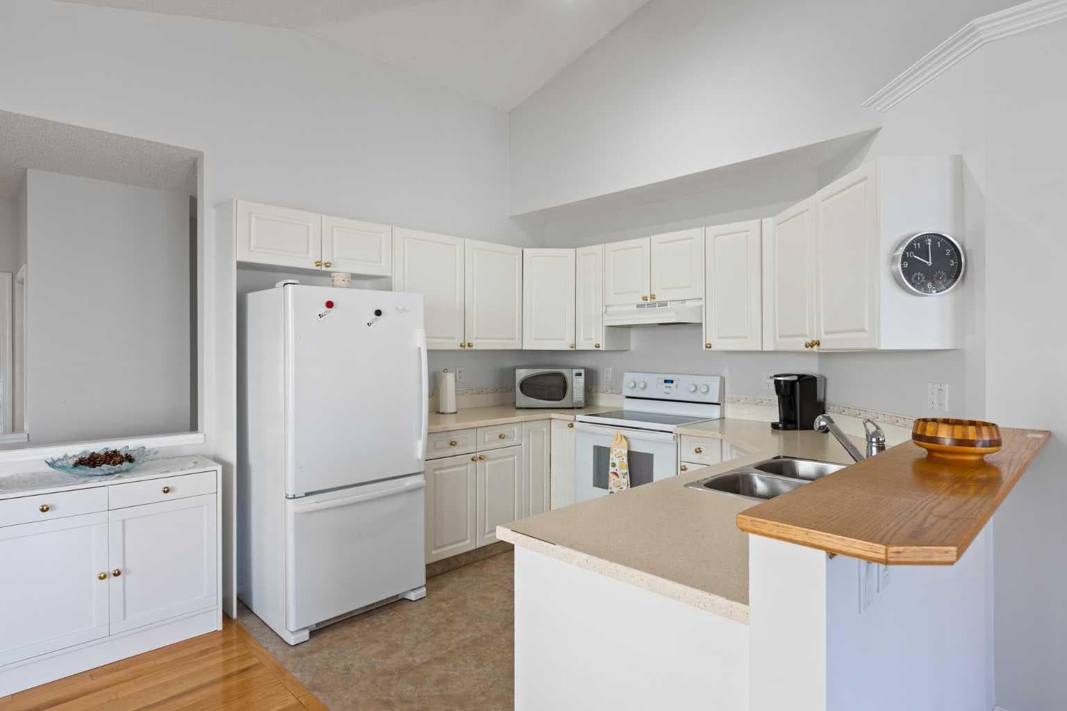 303 De Foras Close NW — photo 5