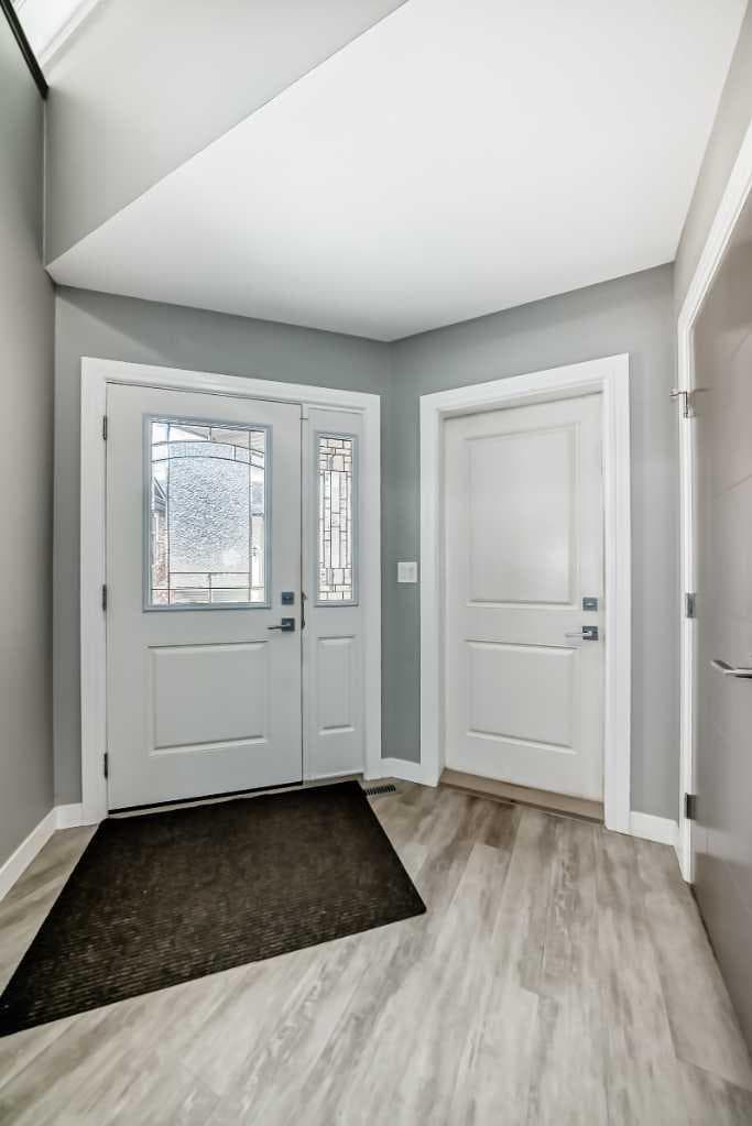 4030 40 Street Close — photo 2