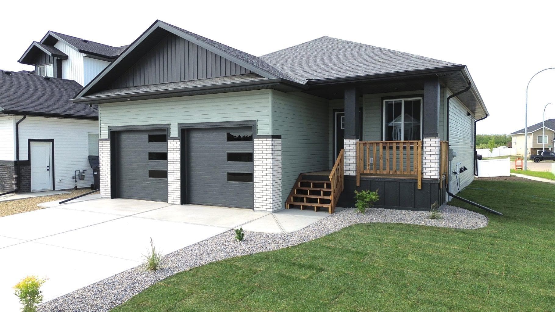 2 Aura Drive — photo 1