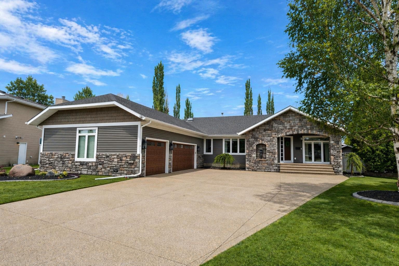 Detached in Deer Park Estates