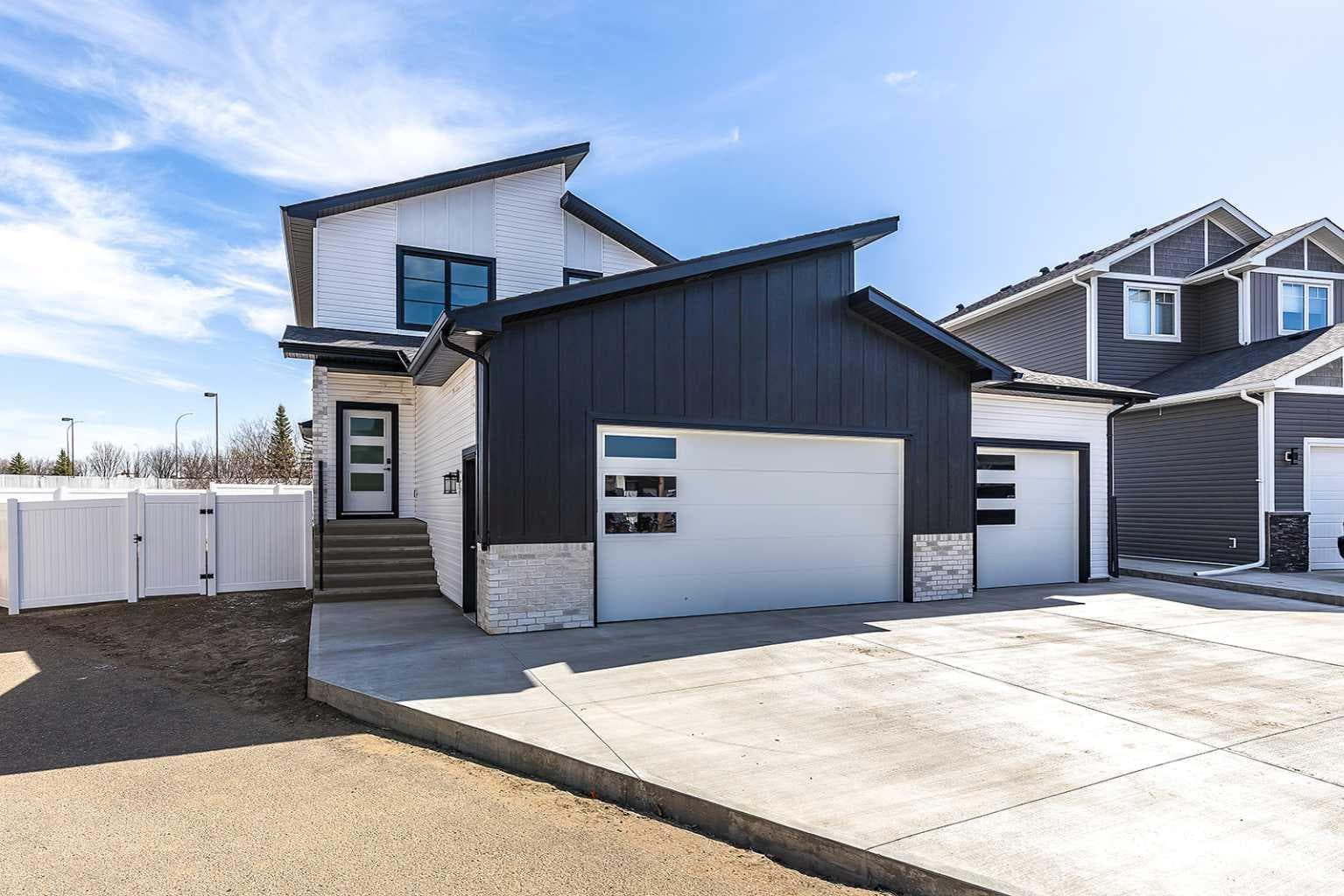 156 Somerset Way SE — photo 1