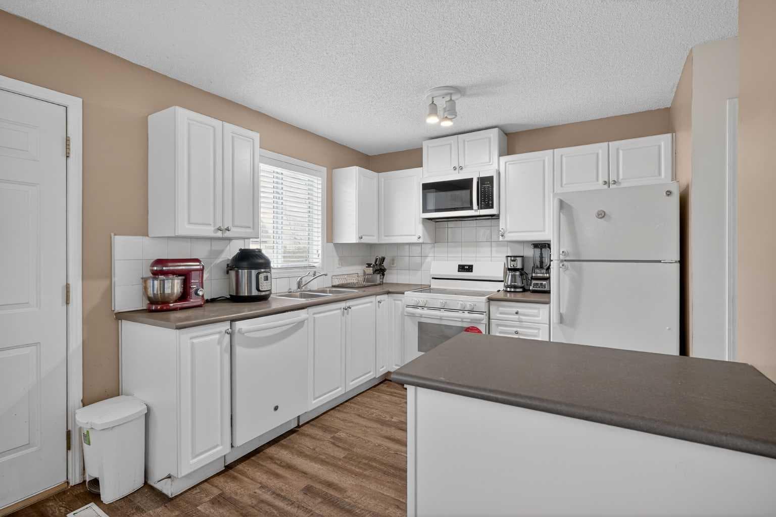260 Stonemere Place — photo 2