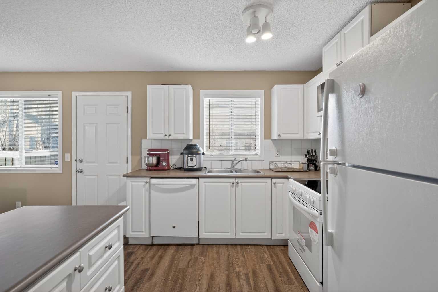 260 Stonemere Place — photo 4
