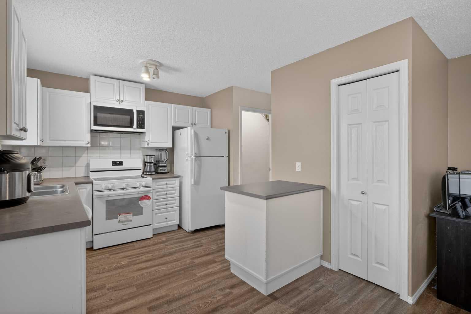 260 Stonemere Place — photo 5