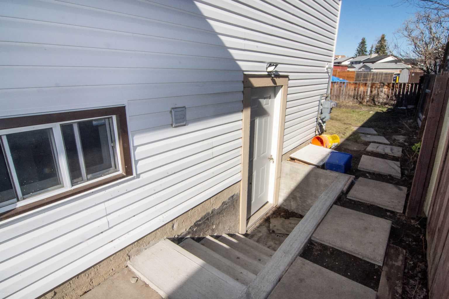 27 Taraglen Court NE — photo 3
