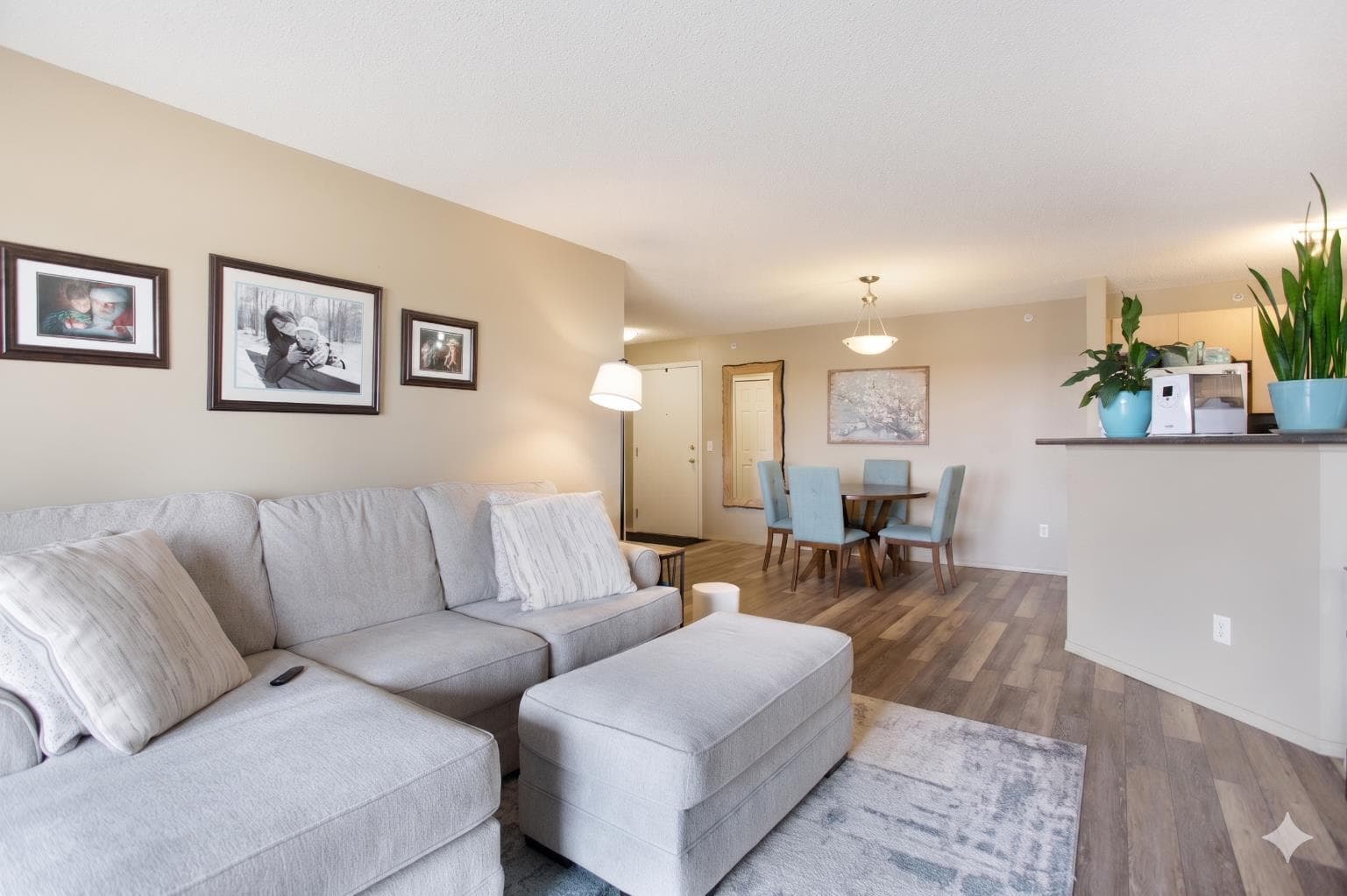 6405, 304 Mackenzie Way SW — photo 1