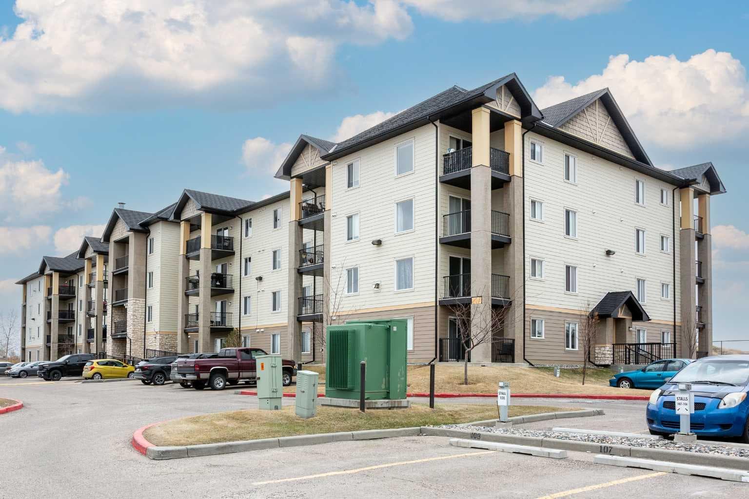 6405, 304 Mackenzie Way SW — photo 3