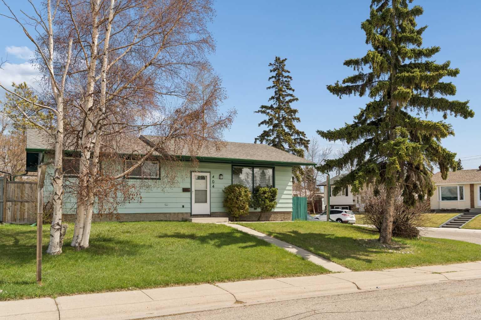 404 Manora Way NE — photo 2