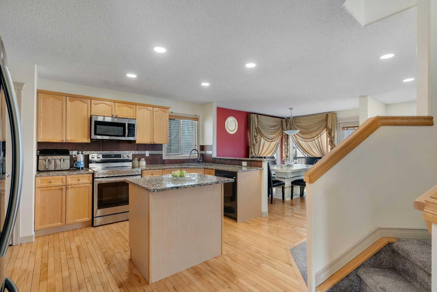133 Everwoods Close SW — photo 5