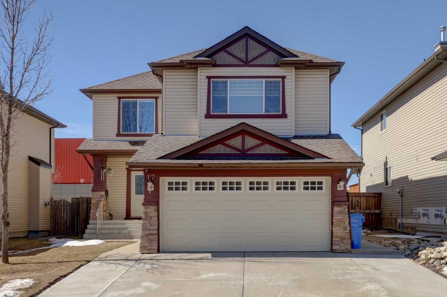 17 Royal Birch Way NW — photo 1