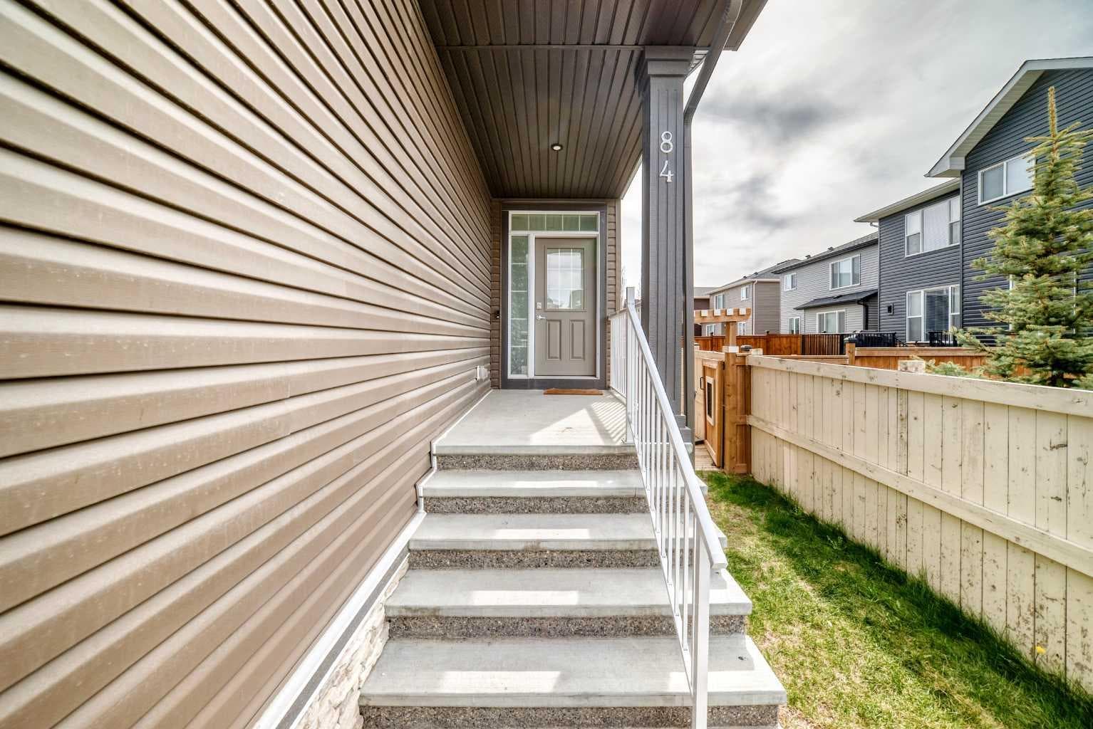 84 Evansfield Close NW — photo 2