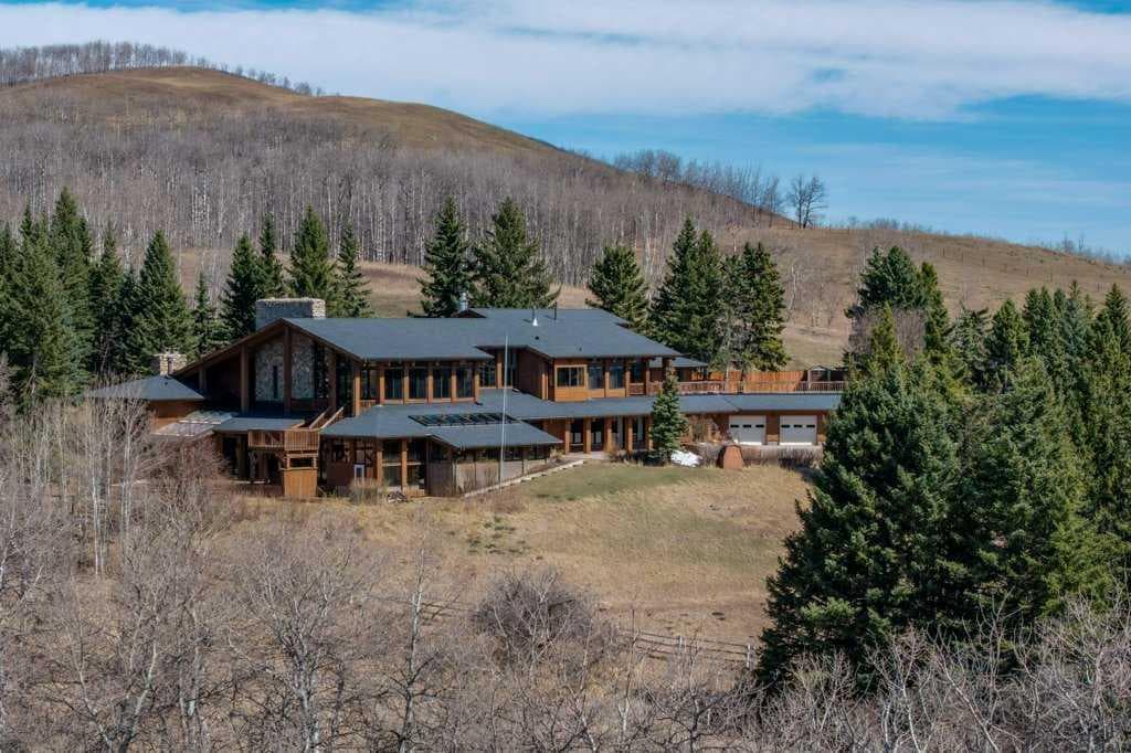 240074 Highway 546 — photo 1