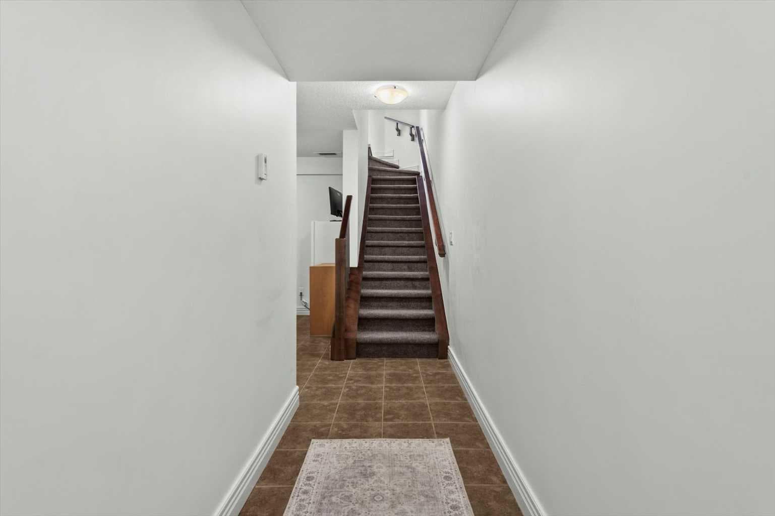 1, 164 Rockyledge View NW — photo 5
