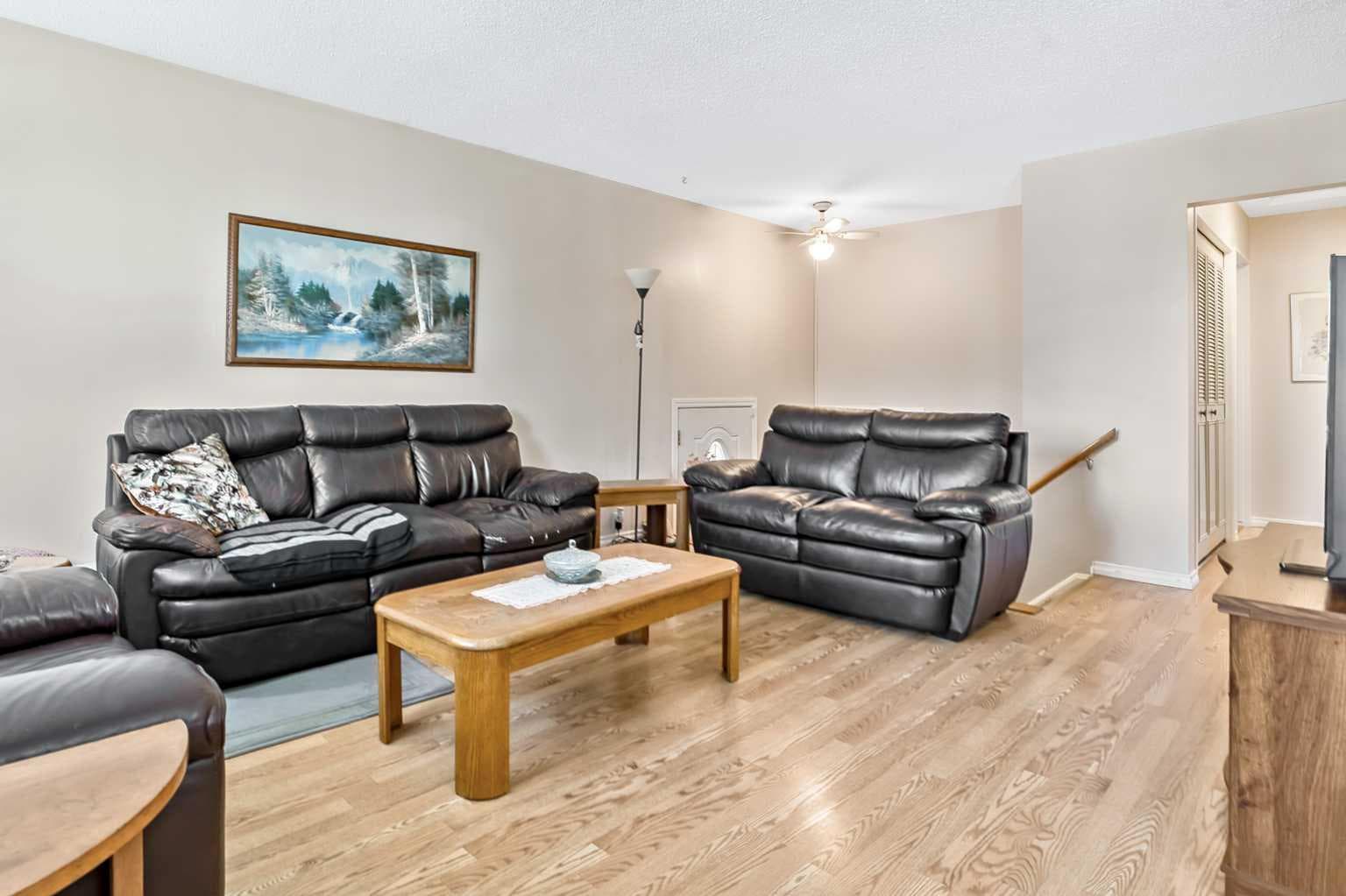 323 Woodvale Crescent SW — photo 4