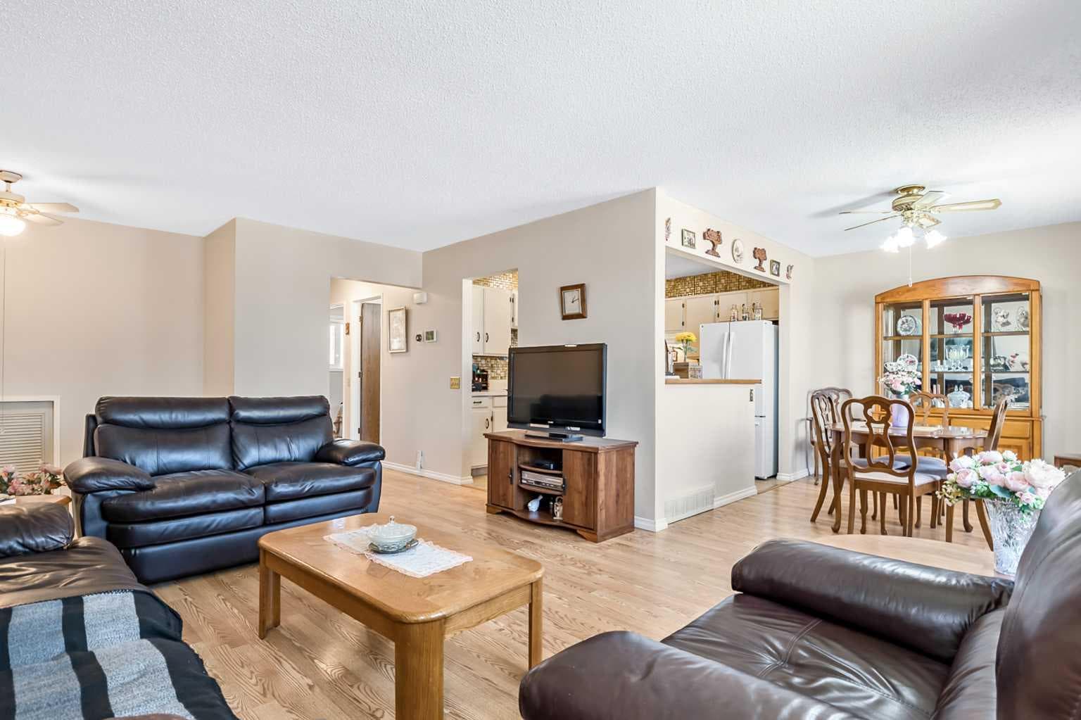 323 Woodvale Crescent SW — photo 5