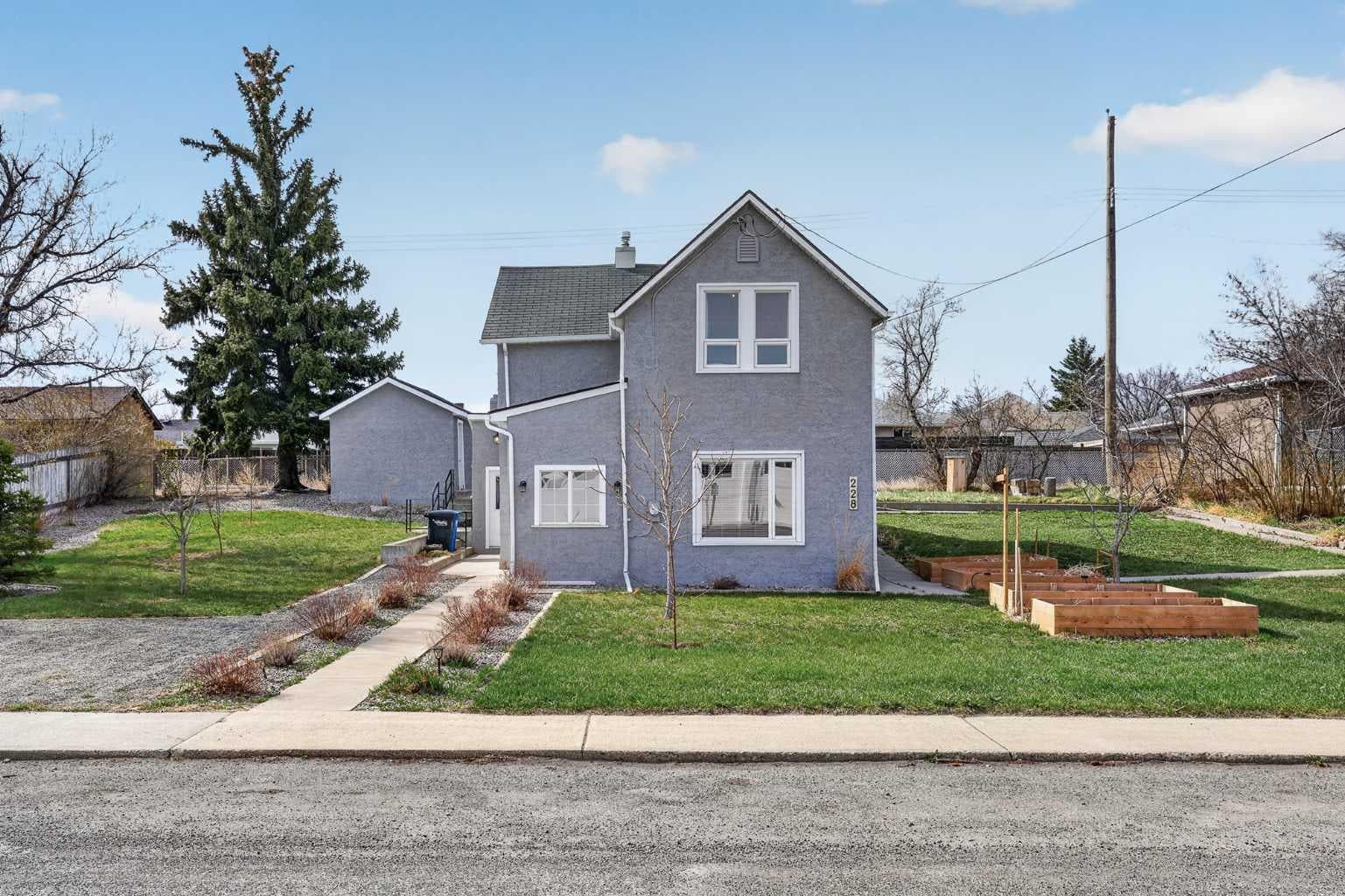 228 21 Street — photo 1