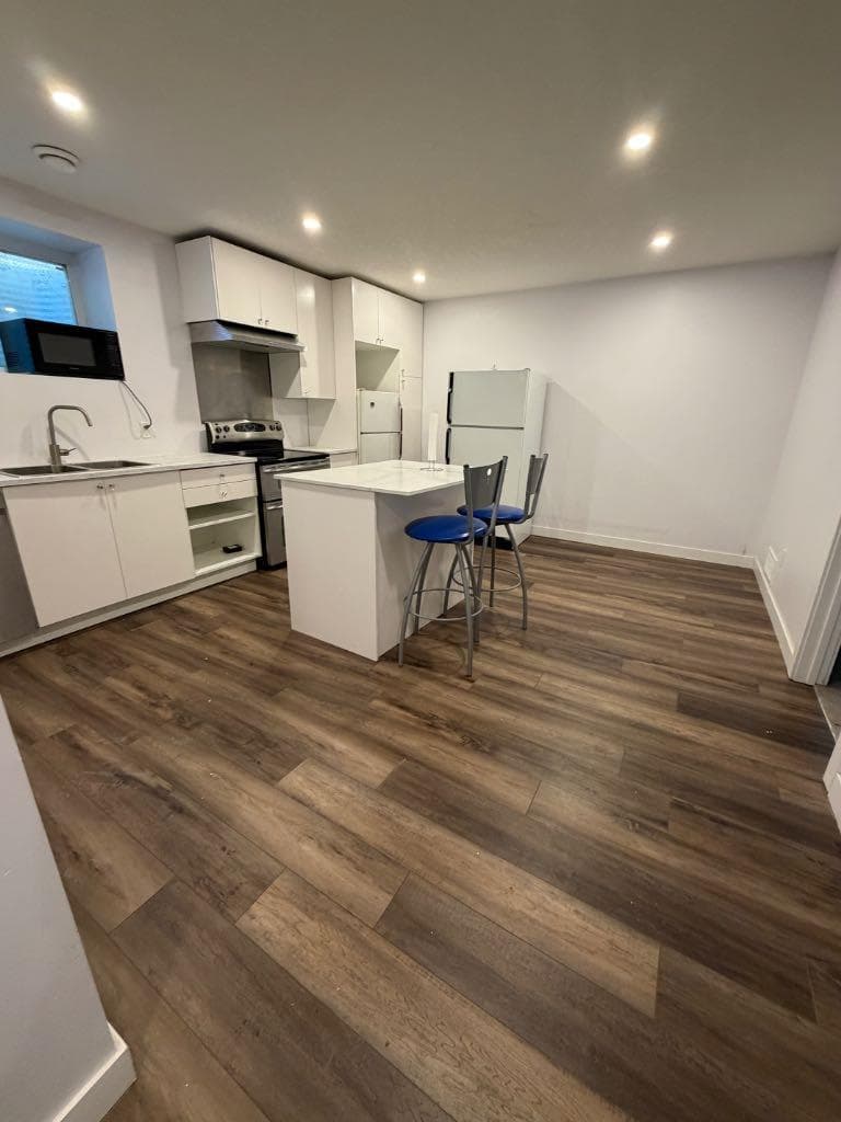 251 Bayview Street SW — photo 4
