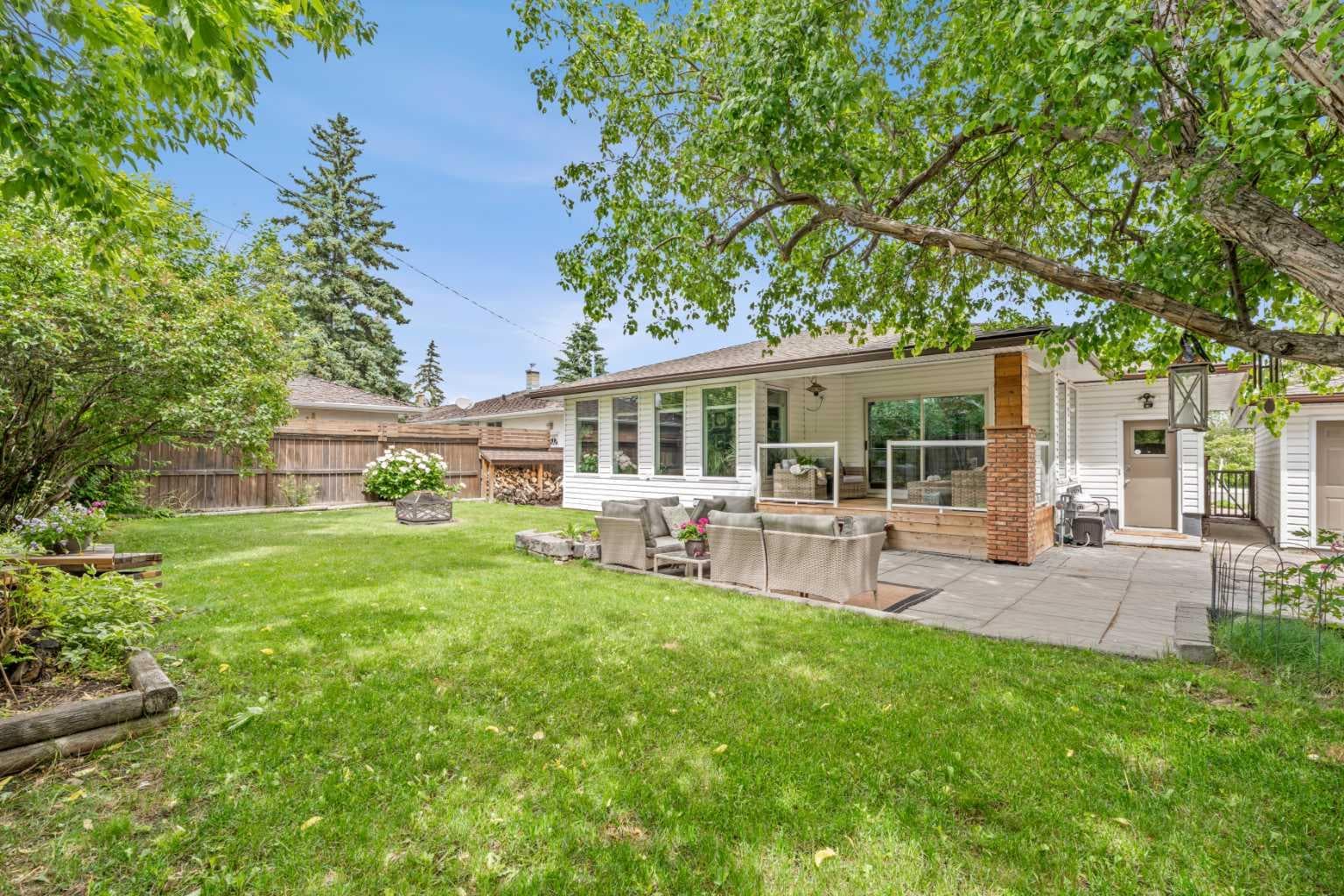 223 45 Street SW — photo 3