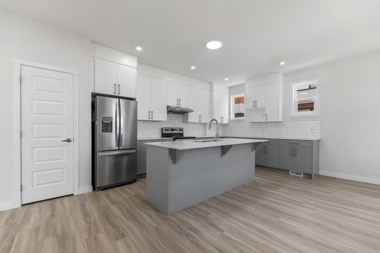 803, 90 Corner Meadows Manor NE — photo 1