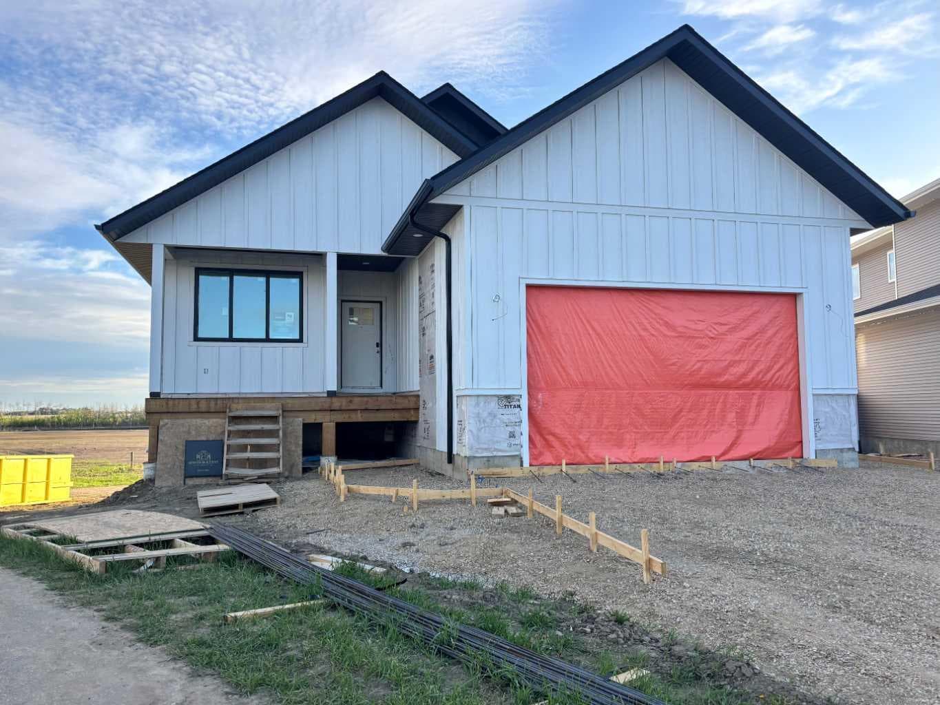 37 Maclean Close — photo 1