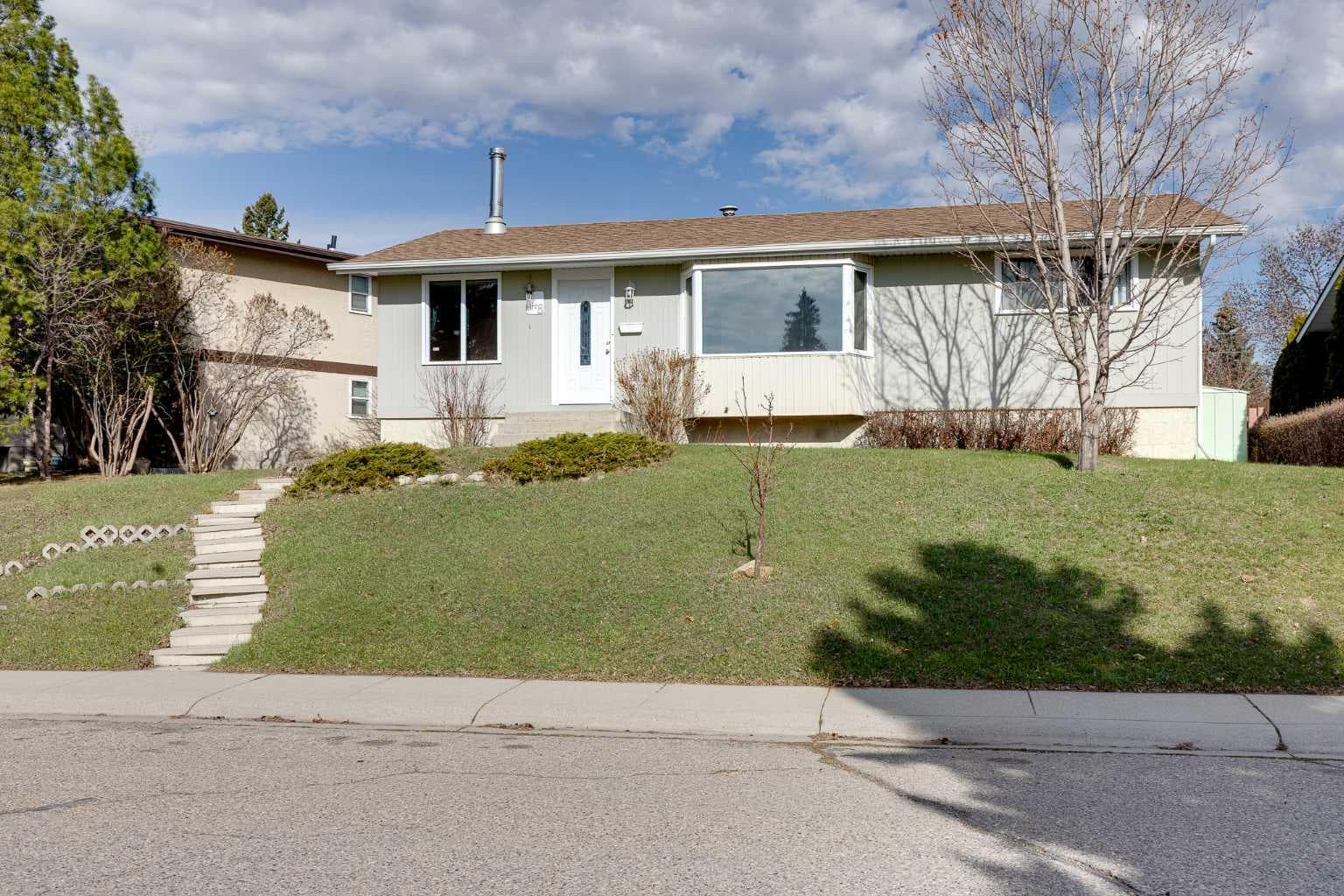 248 Huntcroft Road NE — photo 1