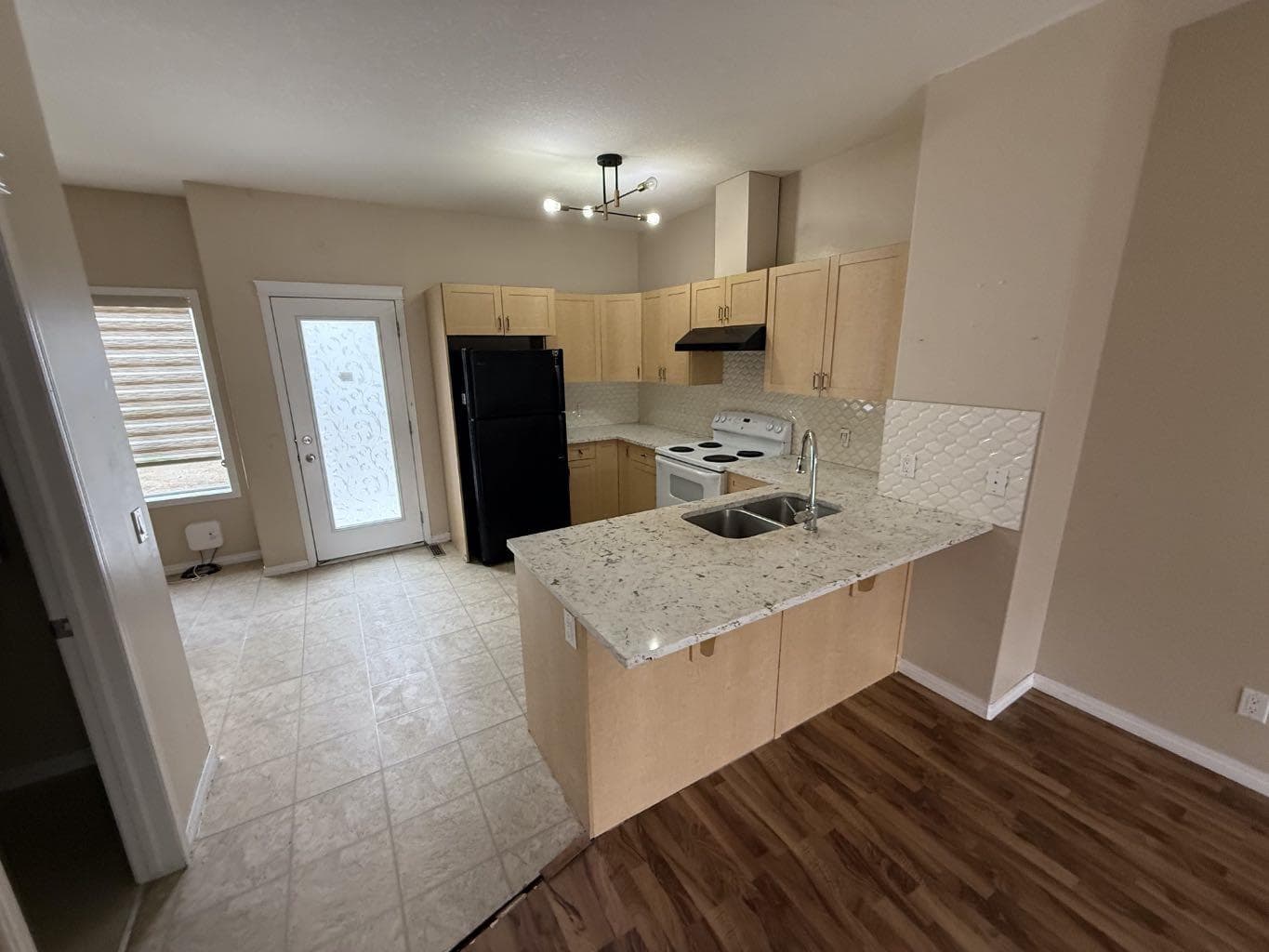 204, 111 Tarawood Lane NE — photo 4