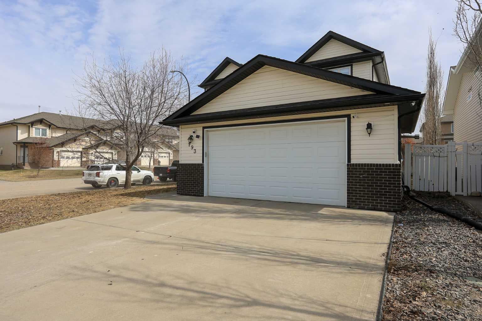 193 Alberts Close — photo 2