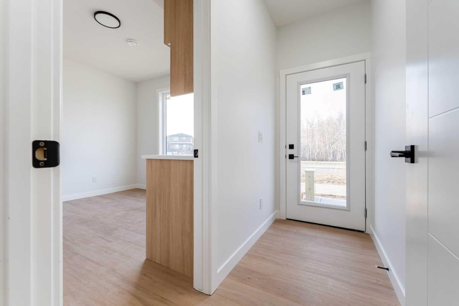4909 88 Avenue NE — photo 2