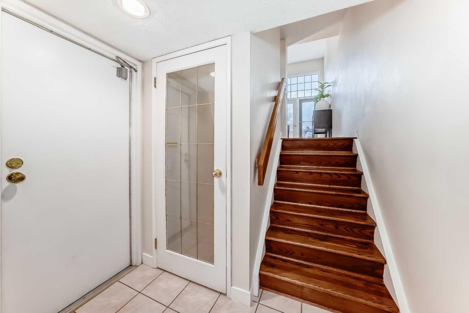 322 Point Mckay Gardens NW — photo 3