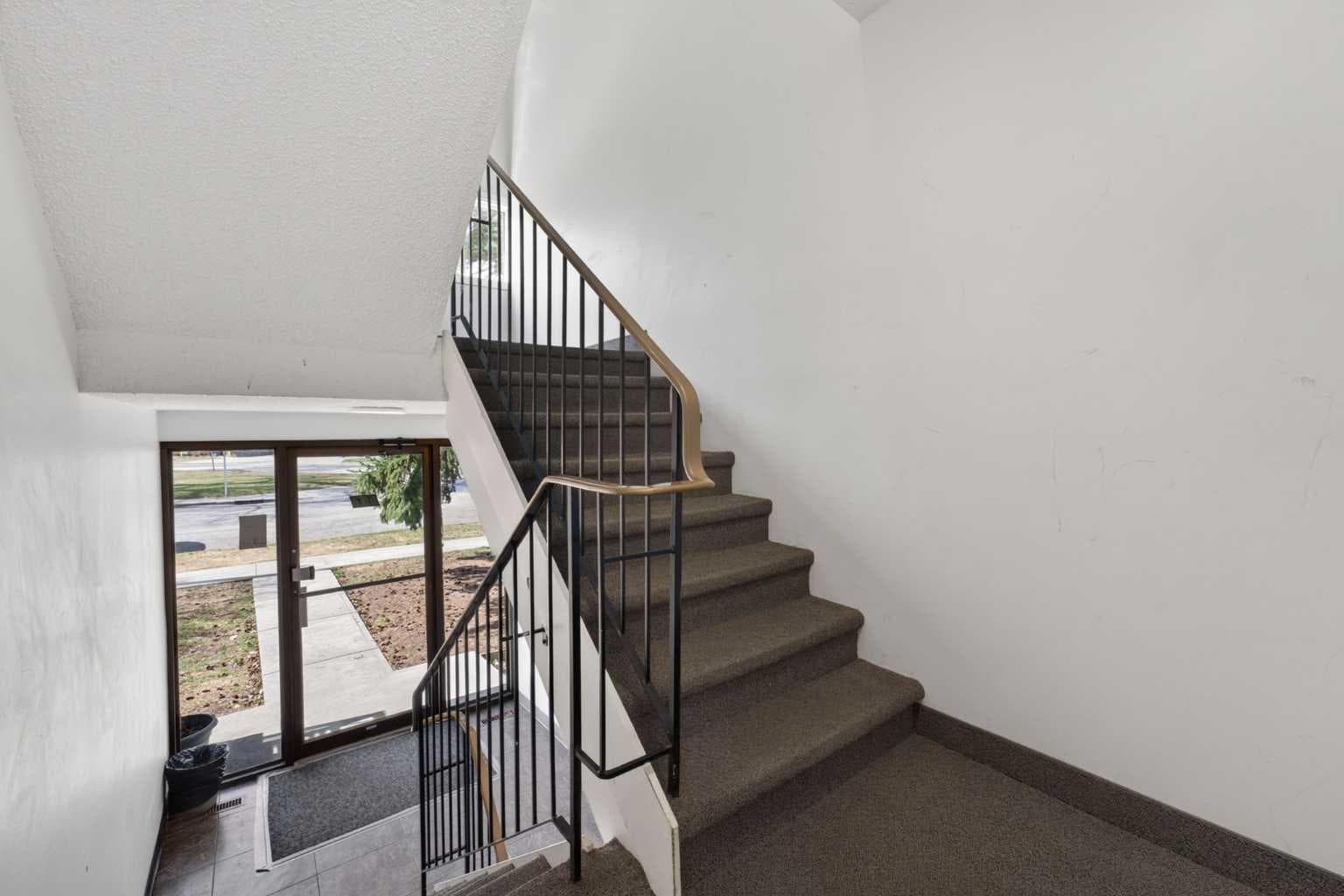 934 5A Street NW — photo 2