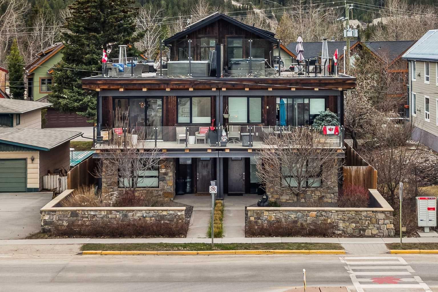 Semi Detached (Half Duplex) in Town Centre_Canmore
