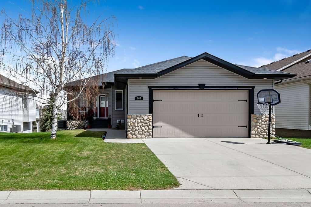 Detached in Highwood Lake