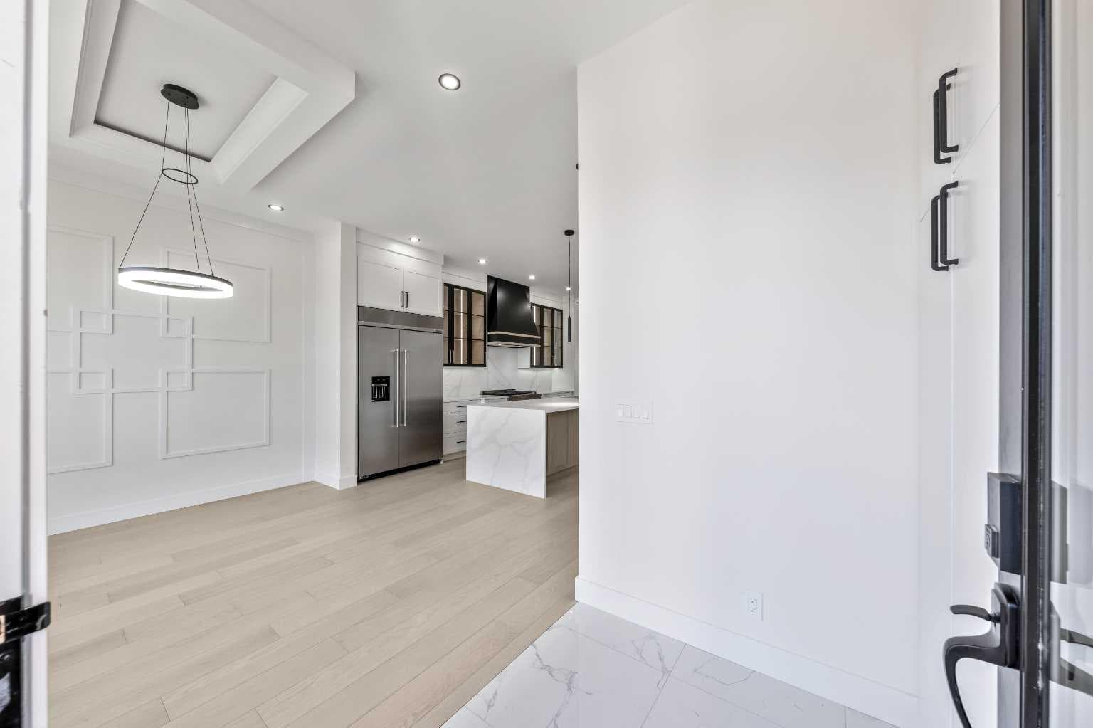 2433 23 Street NW — photo 3
