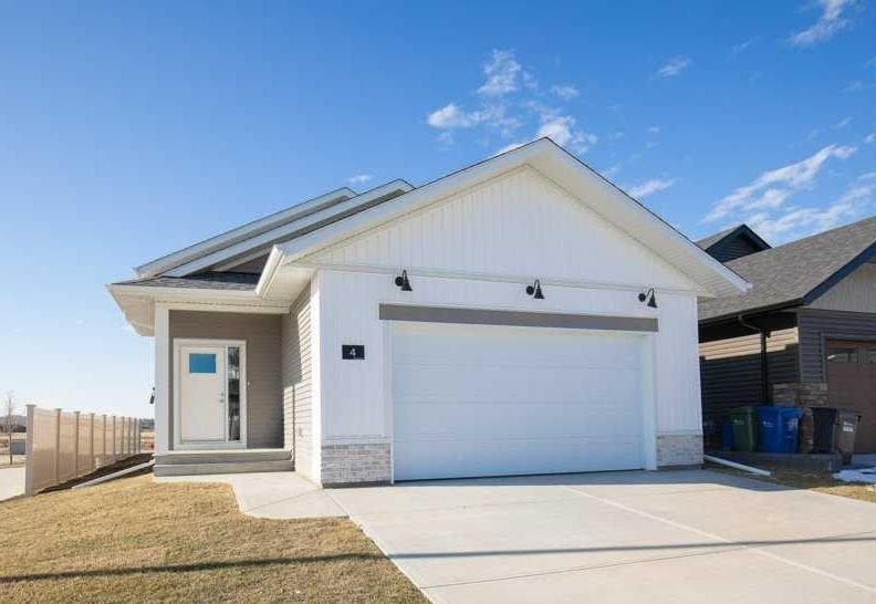 4 Emmett Crescent — photo 1
