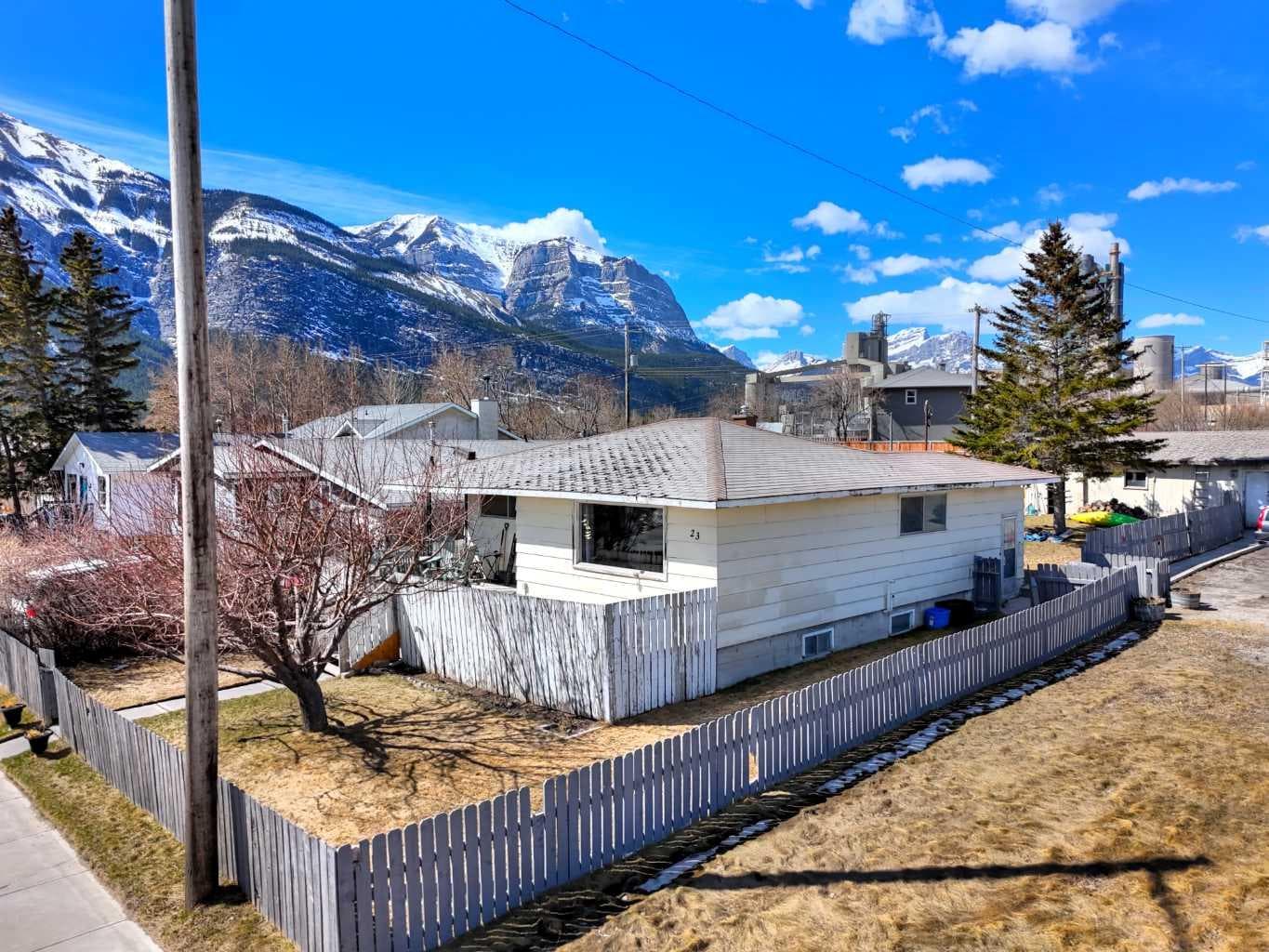 23 Mt Allen Drive — photo 1