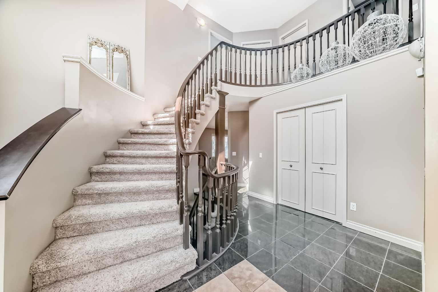291 EAST CHESTERMERE Drive — photo 4