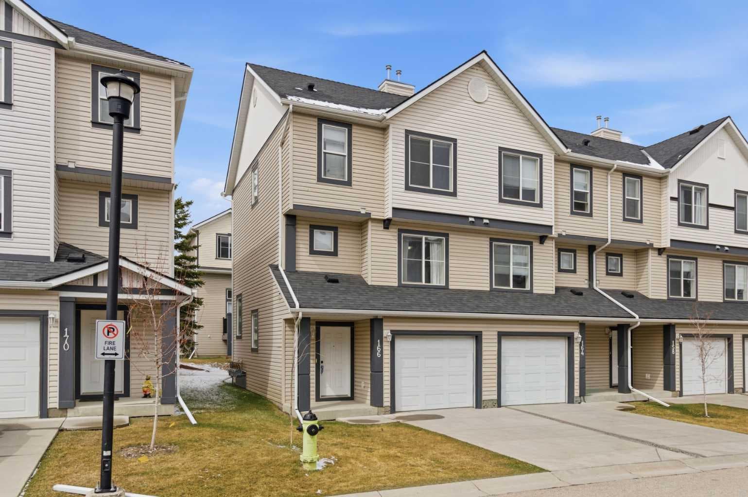 166 Everhollow Heights SW — photo 1