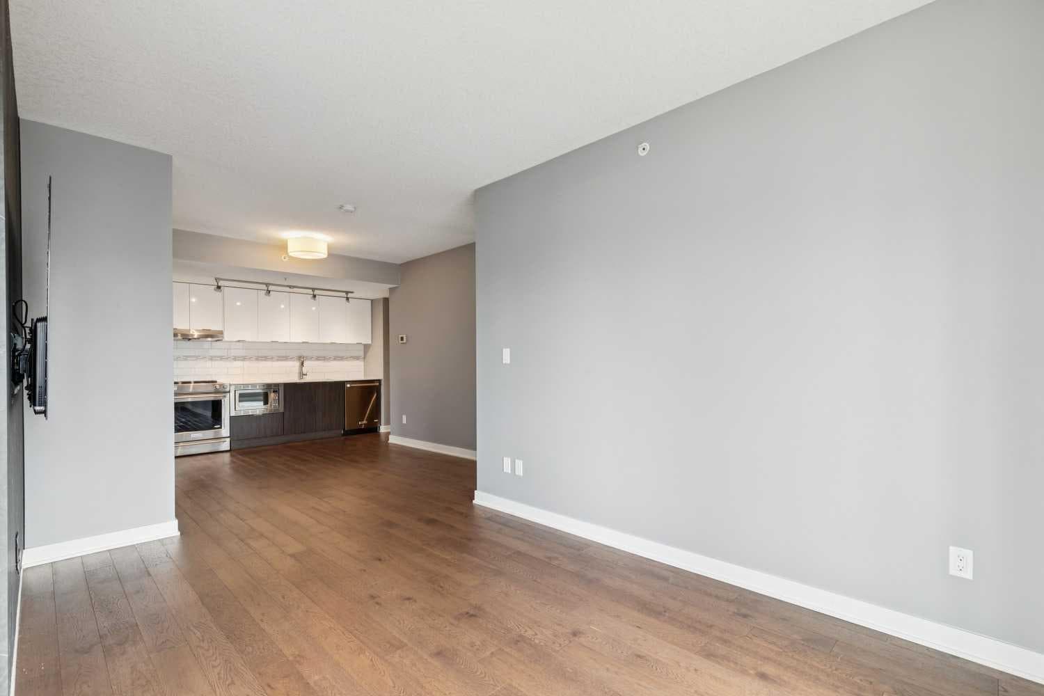 2001, 930 6 Avenue SW — photo 5