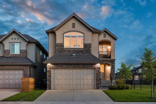 Detached in Douglasdale/Glen